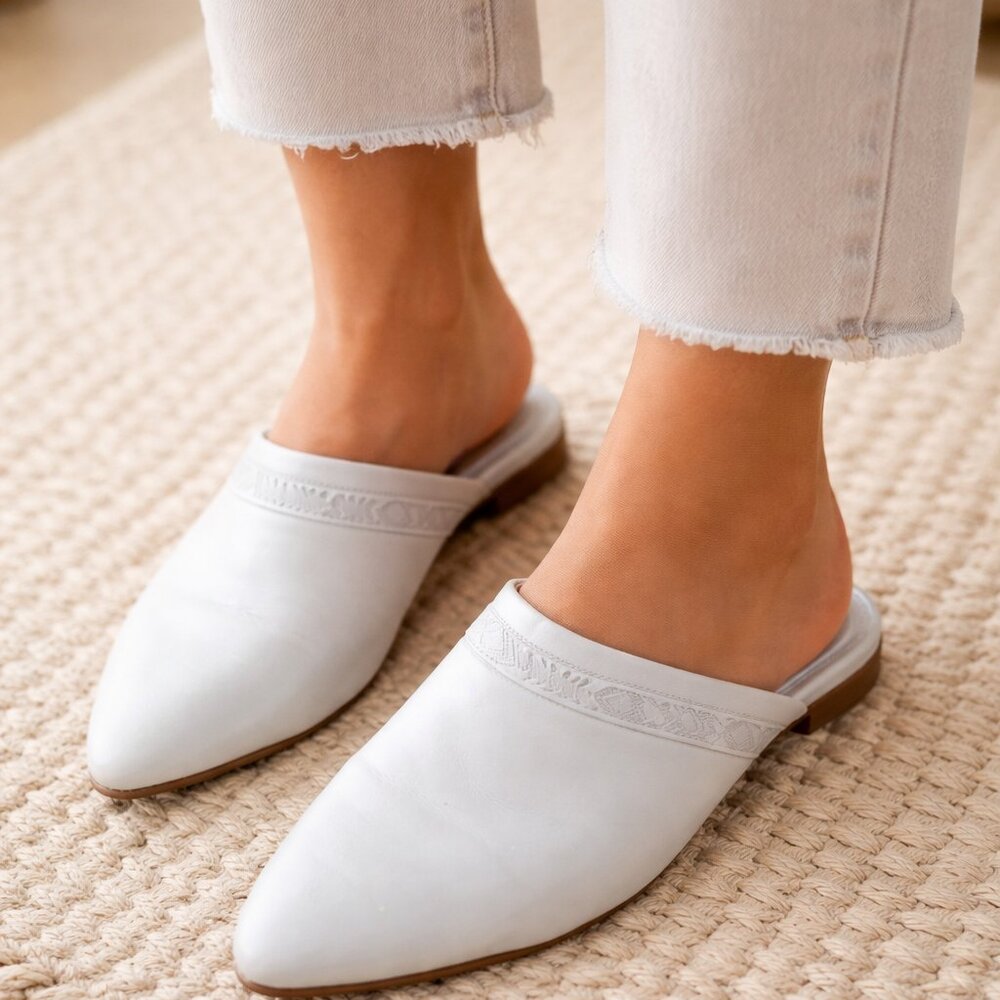 TOMS Mules Womens Size 8W Women's Pointed Toe Jutti Leather Slides